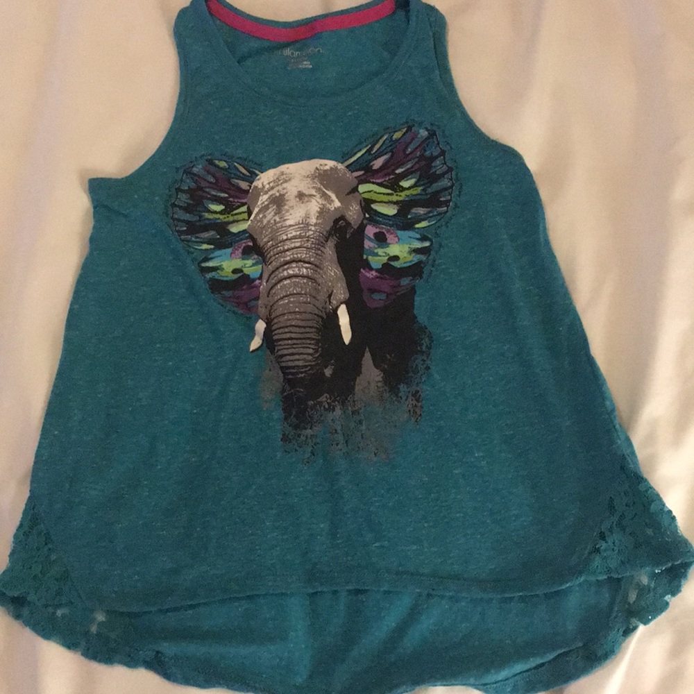Girls T-shirt with elephant design.